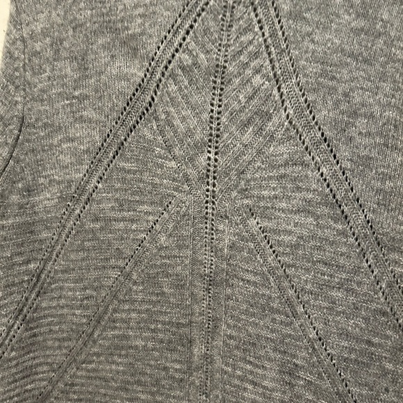 EUC Gray Cardigan With 2 Pockets and Ribbing on Front - Picture 5 of 9